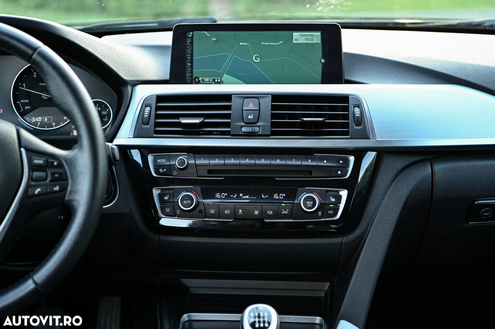 BMW Seria 3 318d Touring Luxury Line - 9