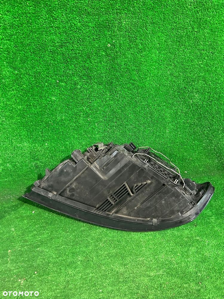 REFLEKTOR PRAWY VOLVO V50 S40 LIFT nr:162 - 5