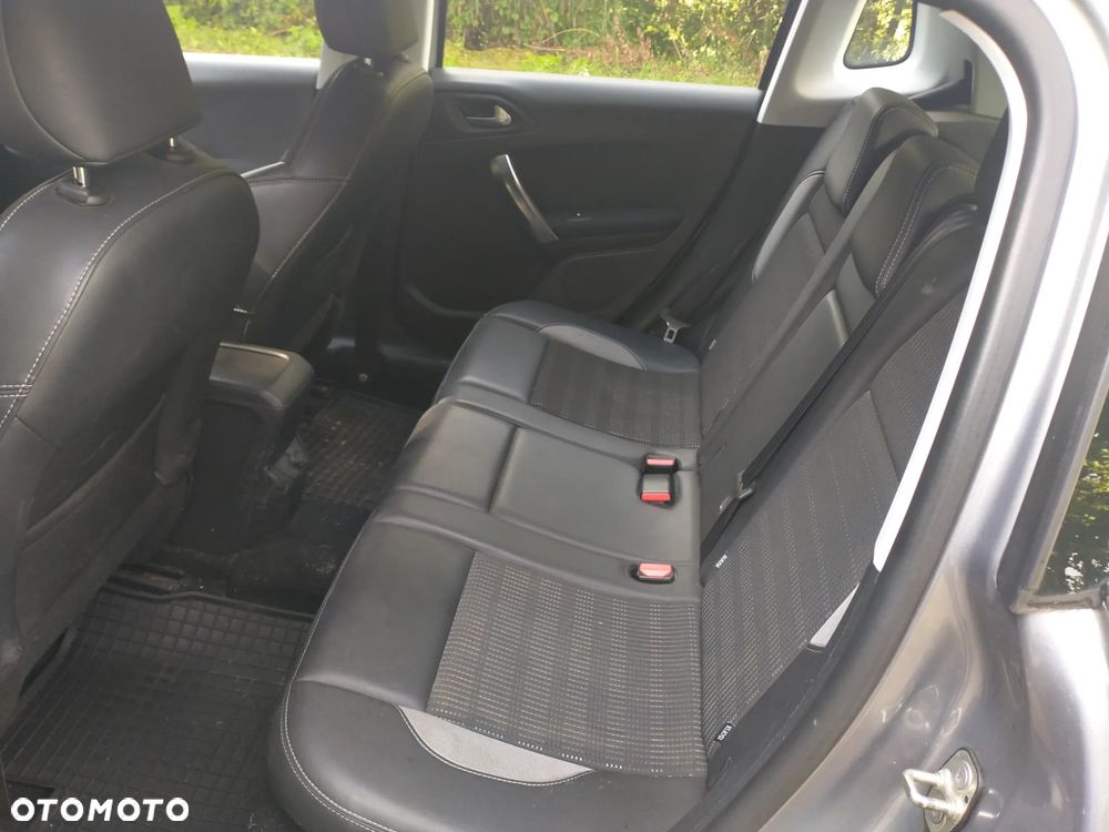 Peugeot 2008 - 8