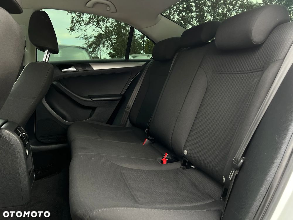 Volkswagen Jetta - 25