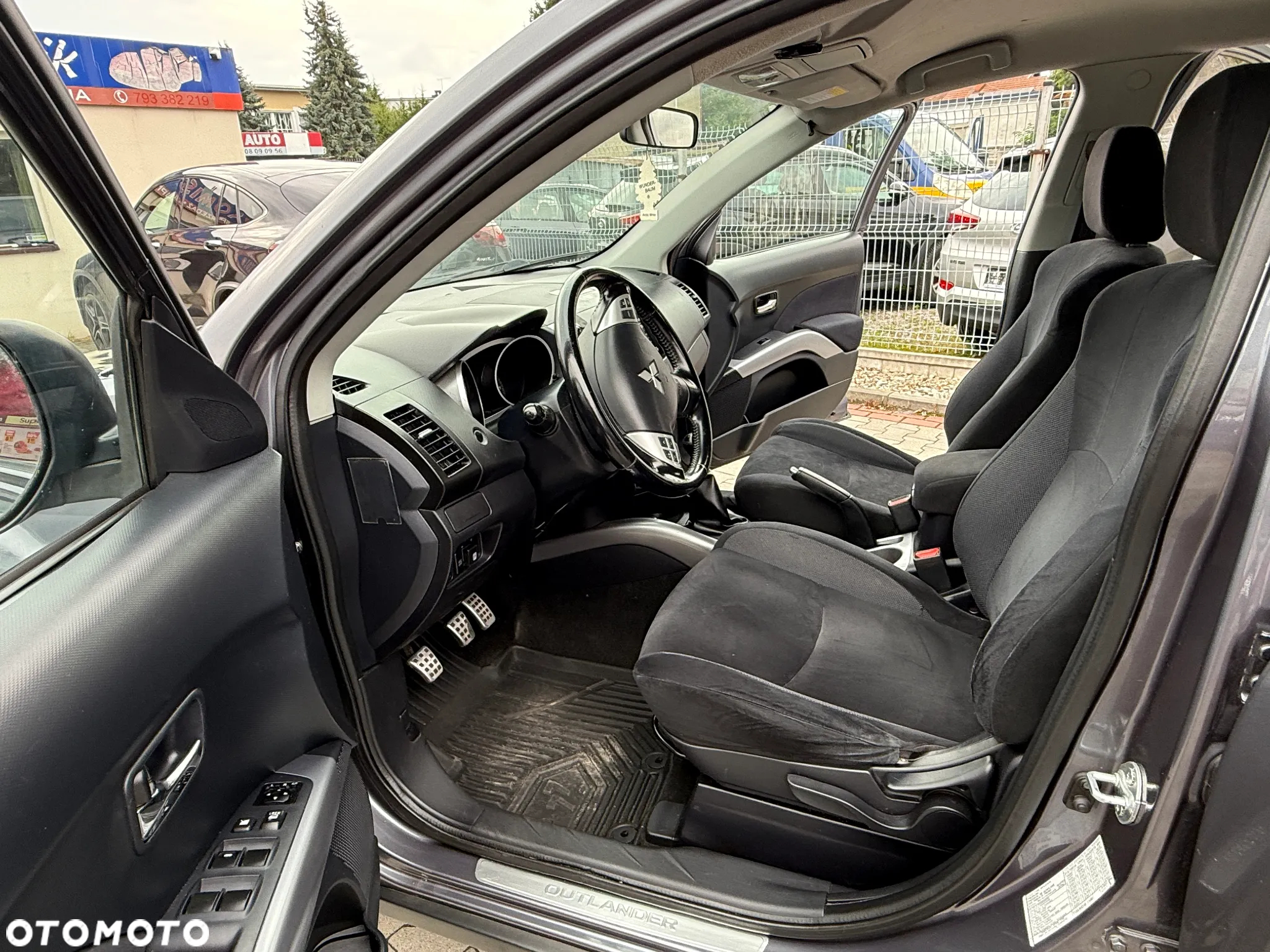 Mitsubishi Outlander 2.4 Intense + - 20