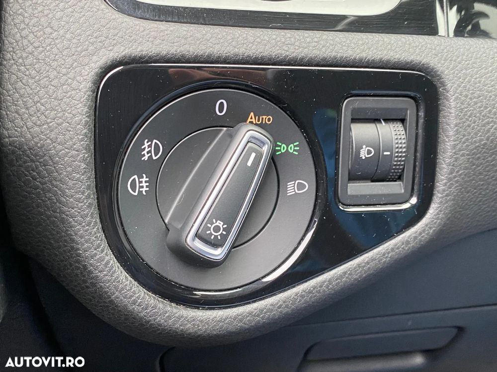 Volkswagen Golf - 22