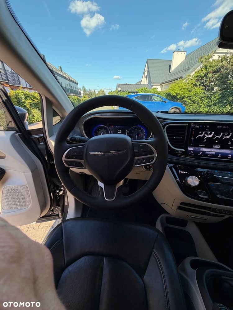 Chrysler Pacifica - 25