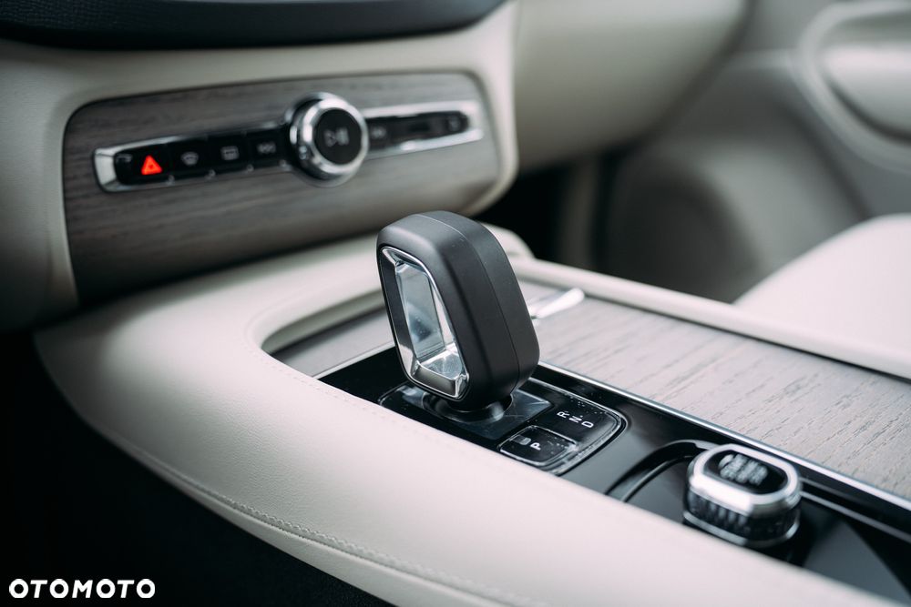 Volvo XC 90 T8 AWD Plug-In Hybrid Plus Bright 7os - 10