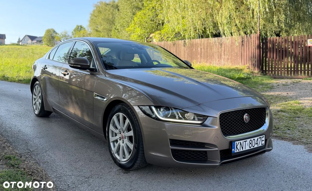 Jaguar XE D180 R-Dynamic S - 4