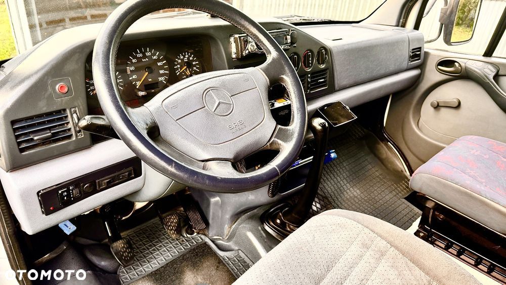 Mercedes-Benz Sprinter - 12