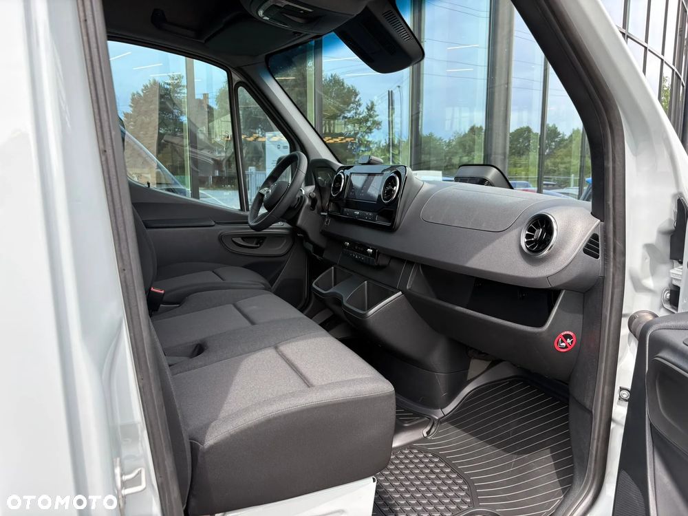 Mercedes-Benz Sprinter - 10