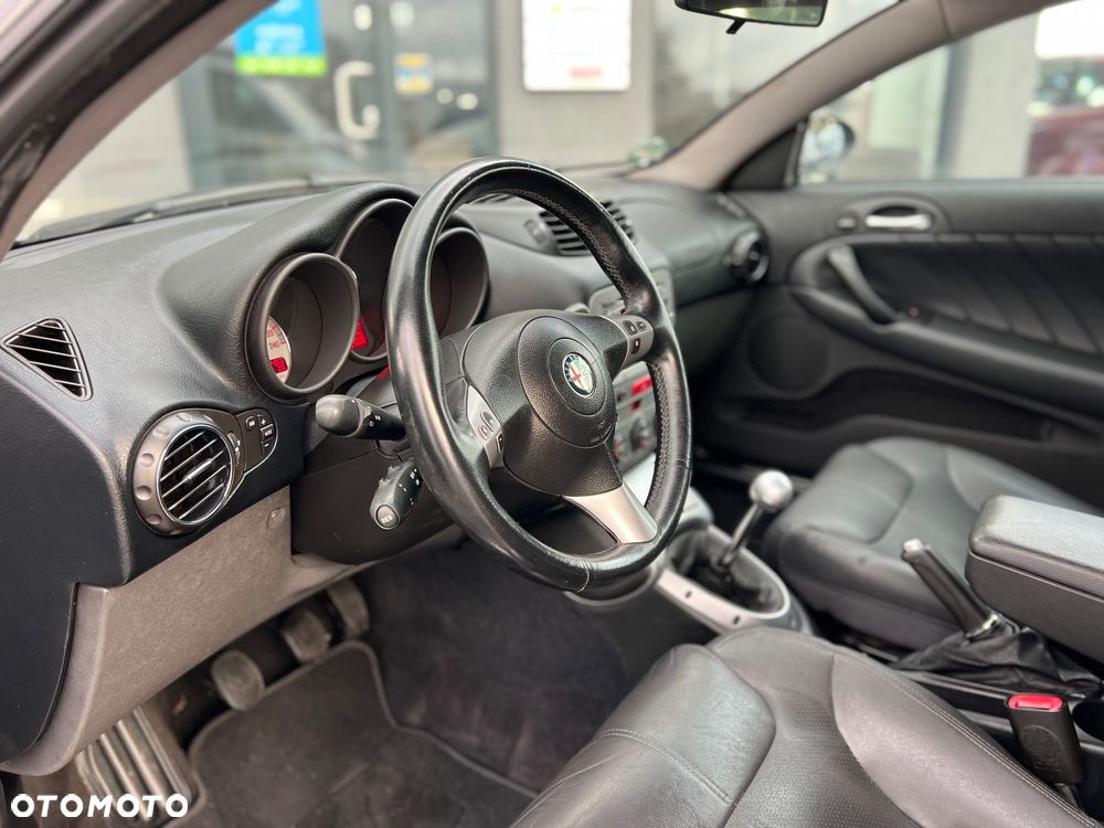 Alfa Romeo GT 2.0 JTS Distinctive Collezione - 11