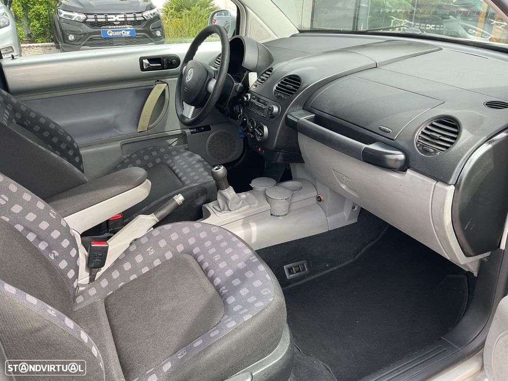 VW New Beetle 1.6 - 26