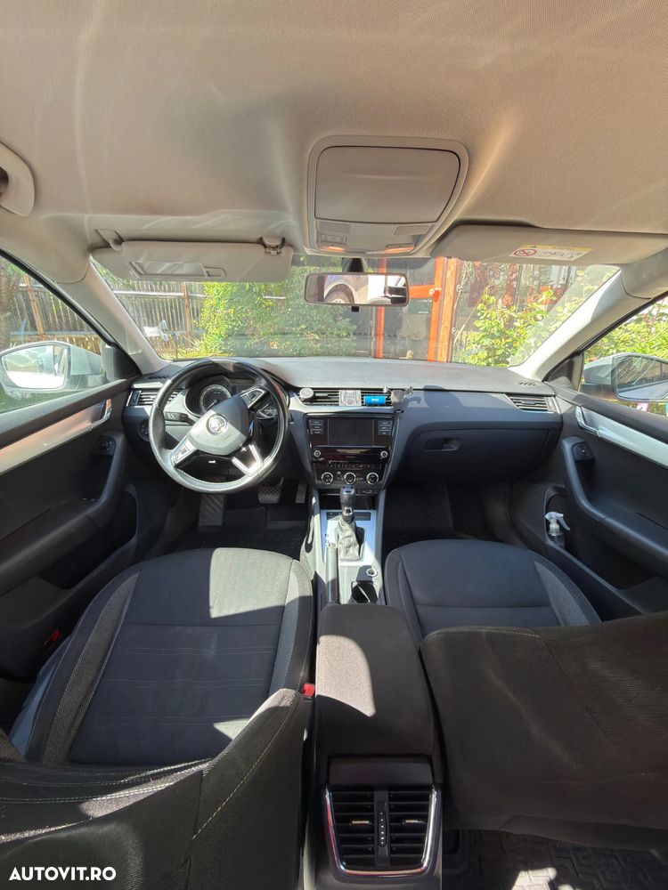 Skoda Octavia 1.6 TDI DSG Style - 7