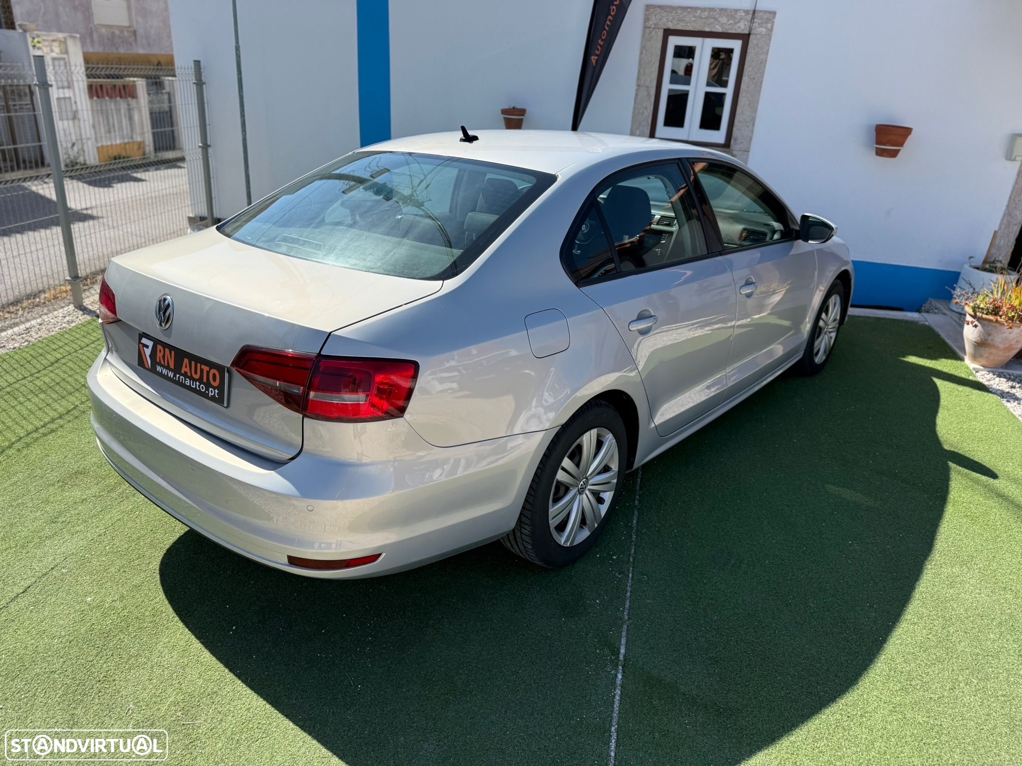 VW Jetta 2.0 TDI Confortline - 10