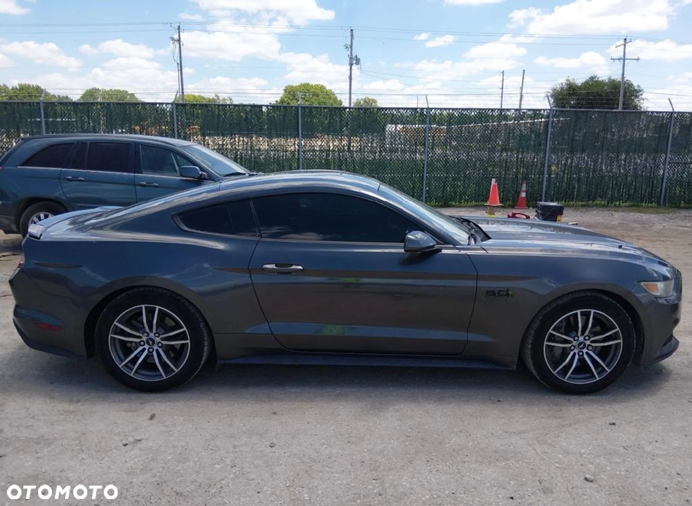Ford Mustang 5.0 V8 GT - 8