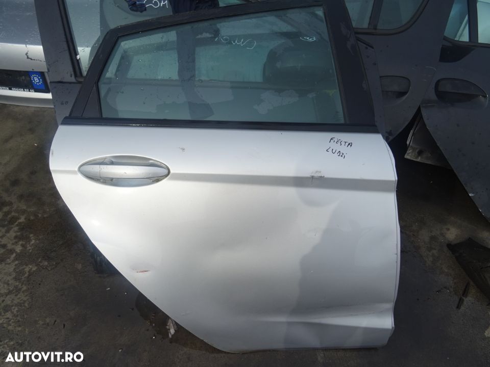 Vand Usa Spate Dreapta Ford Fiesta din 2010 putin lovita fara rugina - 1