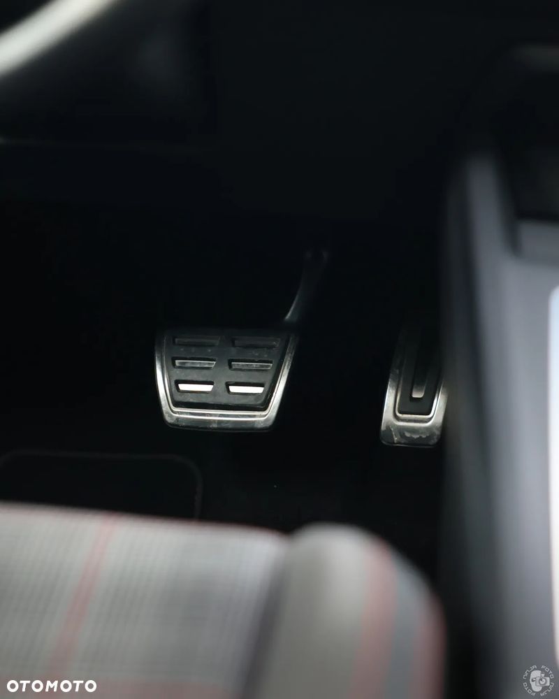 Volkswagen Golf GTI 2.0 TSI OPF DSG Performance - 28