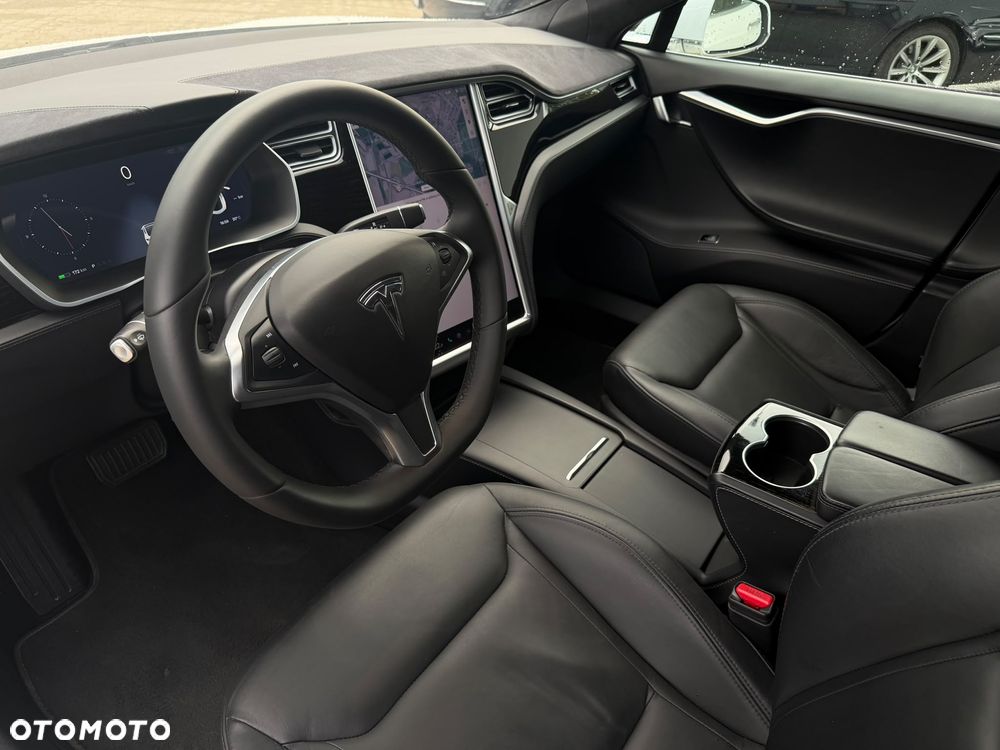 Tesla Model S - 11