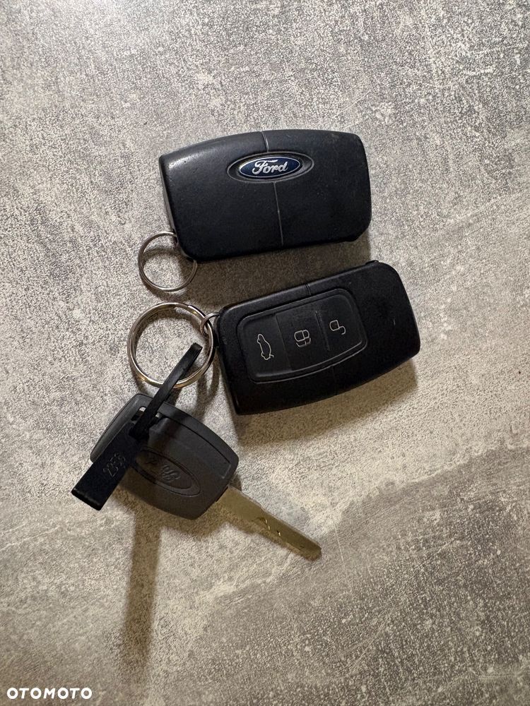 Ford Kuga 2.0 TDCi 2x4 Titanium - 26