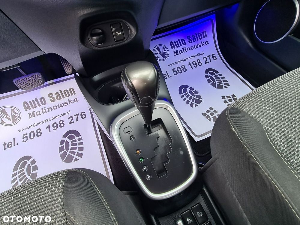 Toyota Yaris Hybrid 100 Life - 25
