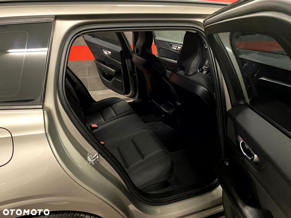 Volvo V60 D3 Geartronic Momentum Pro - 25