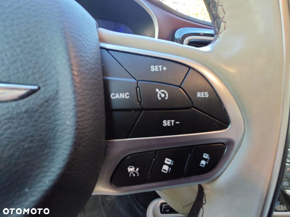 Chrysler Pacifica - 27