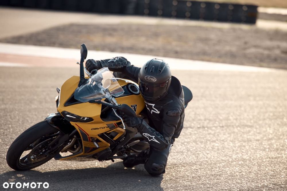 Triumph Daytona - 5