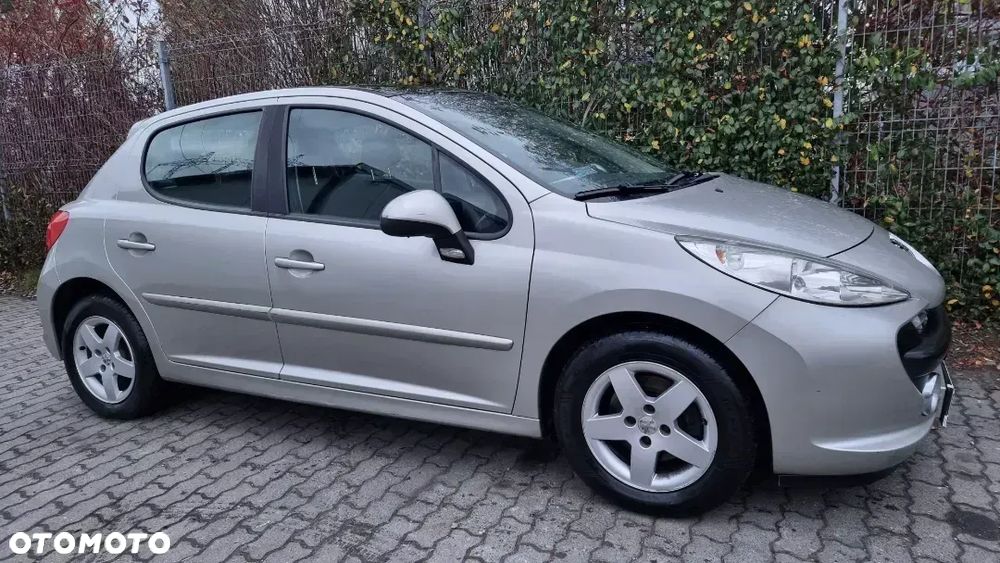 Peugeot 207 1.4 16V Presence - 17