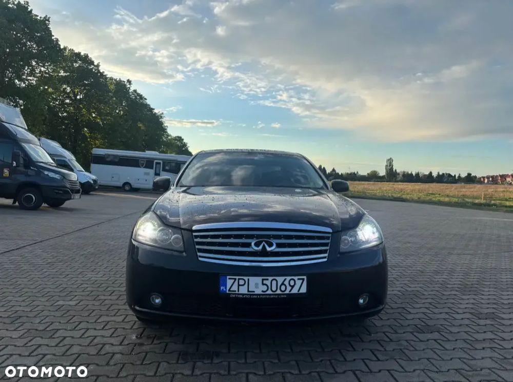 Infiniti M - 4