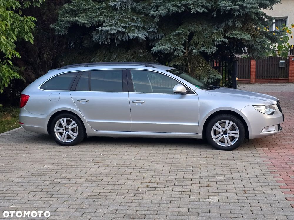 Skoda Superb 2012 photo 2