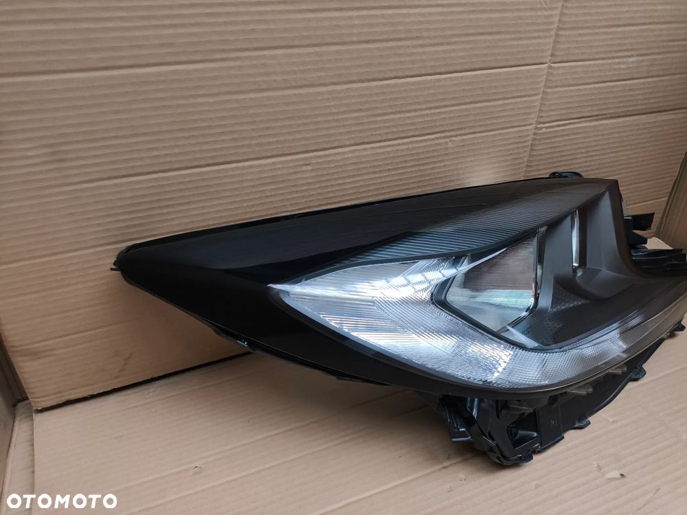 TOYOTA AYGO X LAMPA PRZEDNIA PRAWA EUROPA - 3