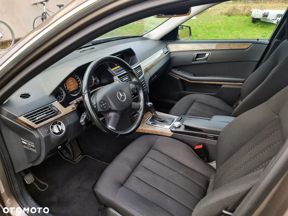 Mercedes-Benz Klasa E 200 CGI BlueEFFICIENCY 7G-TRONIC Elegance - 5