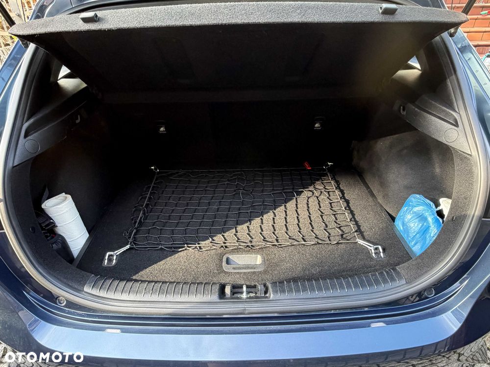 Kia Ceed - 8