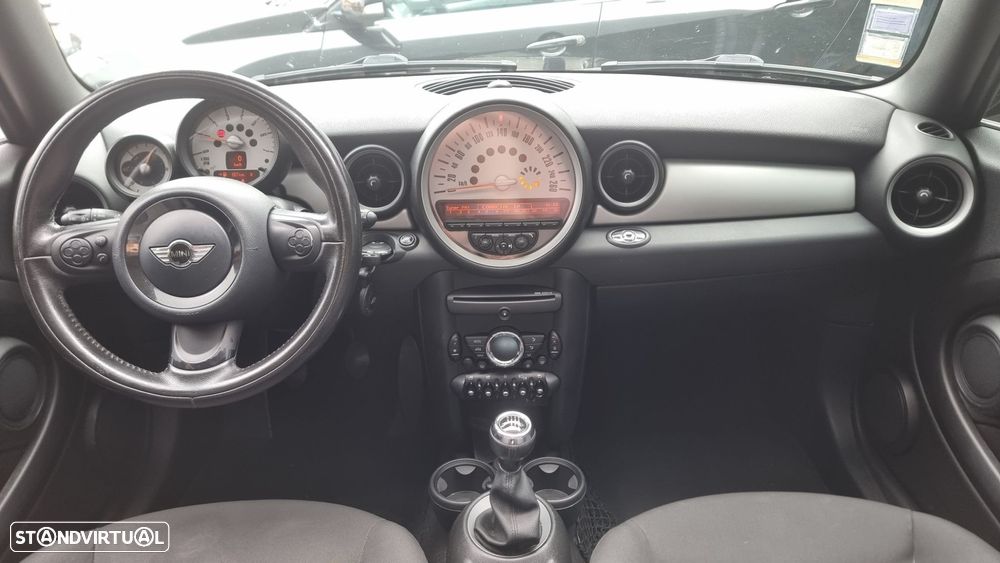 MINI Cabrio Cooper D - 23