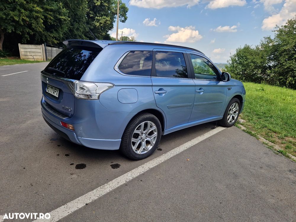 Mitsubishi Outlander 2.0 4WD Plug-In Hybrid Plus - 12