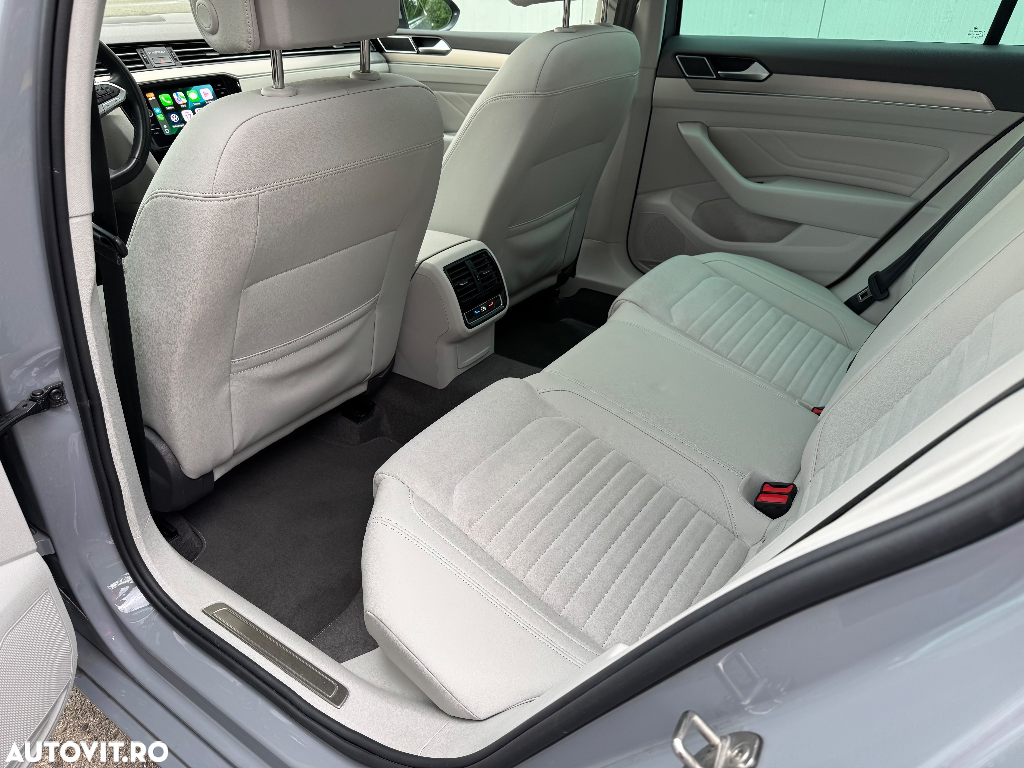 Volkswagen Passat Variant 2.0 TDI SCR DSG Elegance - 34