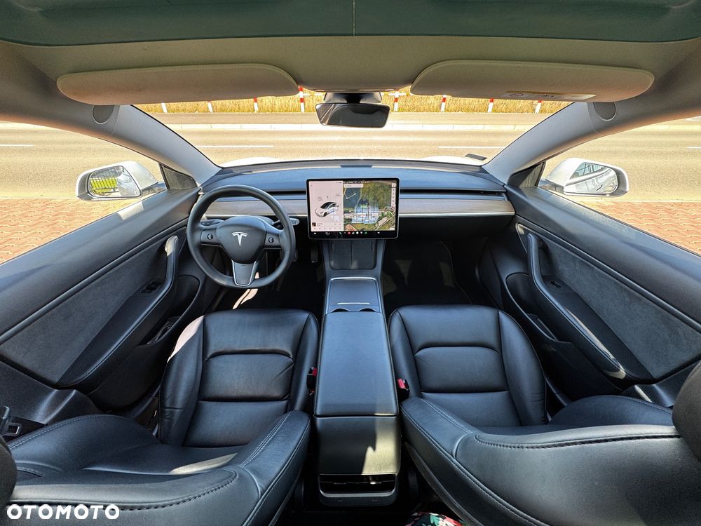 Tesla Model 3 - 8