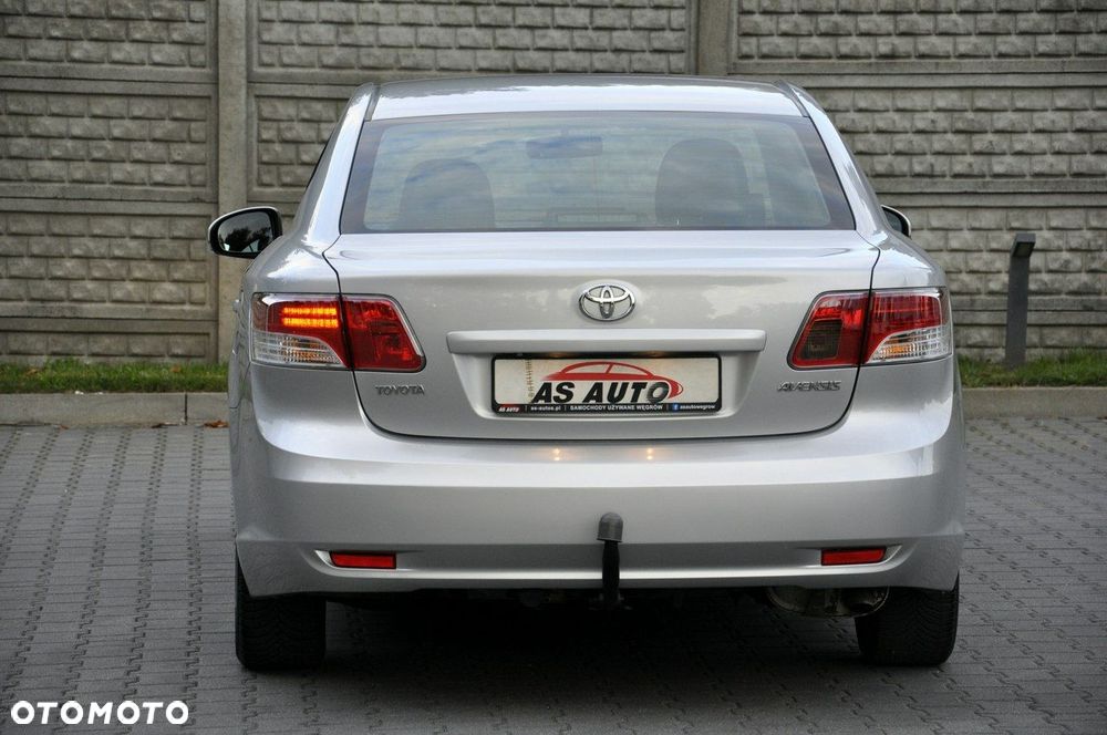 Toyota Avensis 1.8 Sol plus NAVI - 32