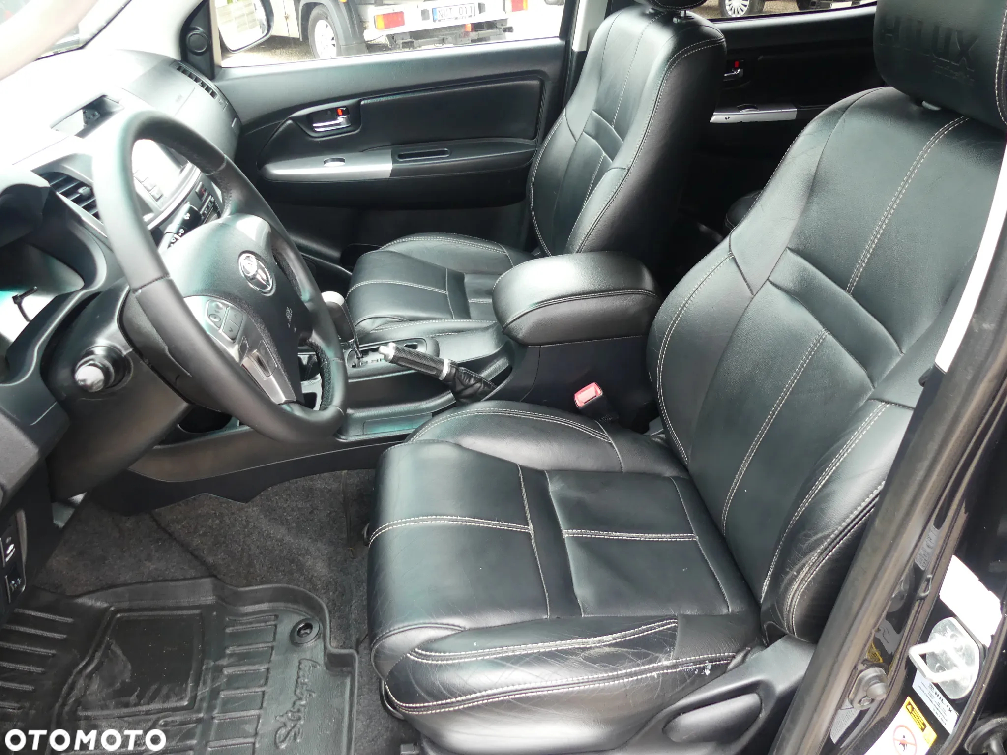 Toyota Hilux 4x4 Double Cab Autm Executive - 10