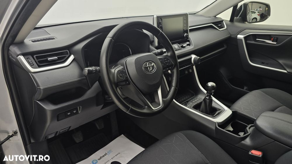 Toyota RAV4 2.0P 6MT AWD Dynamic - 13