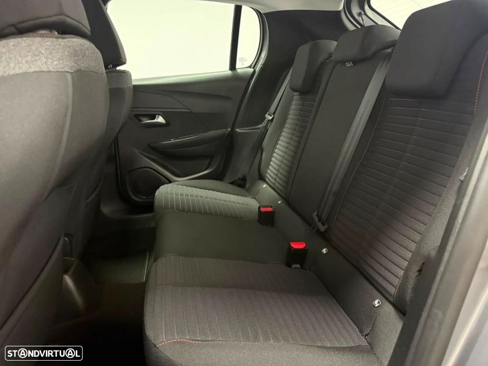 Peugeot 208 - 8