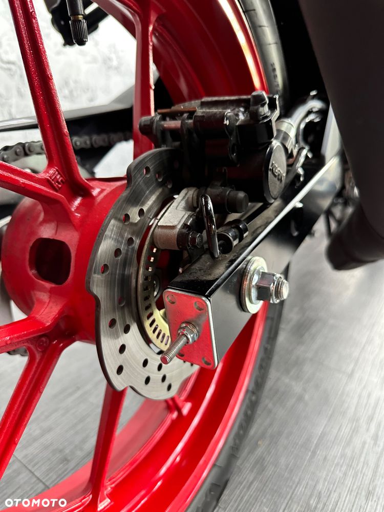 Suzuki GSX - 25