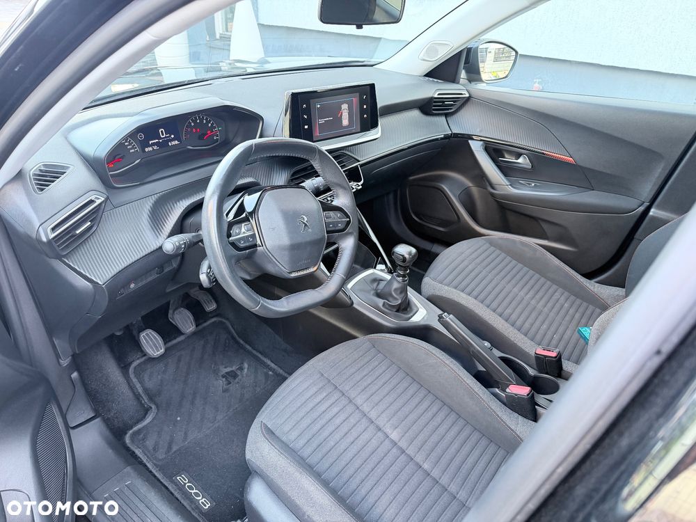 Peugeot 2008 - 8