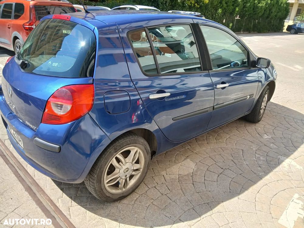 Renault Clio - 1