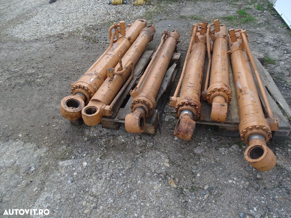 Cilindrii hidraulici  Noi gama CNH - 8