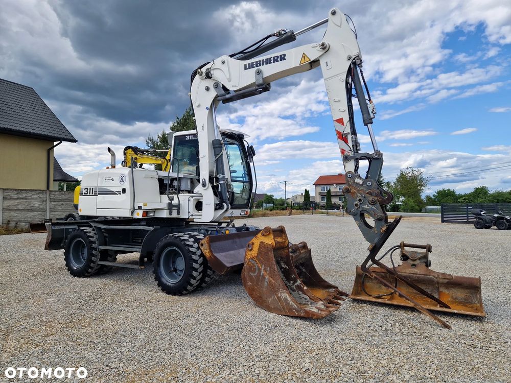 Liebherr A311 - 4