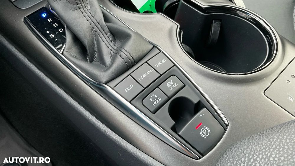 Toyota Camry 2.5 Hybrid Business - 18