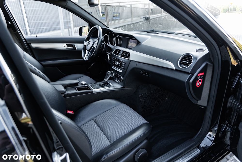 Mercedes-Benz Klasa C 180 (BlueEFFICIENCY) 7G-TRONIC Avantgarde - 22