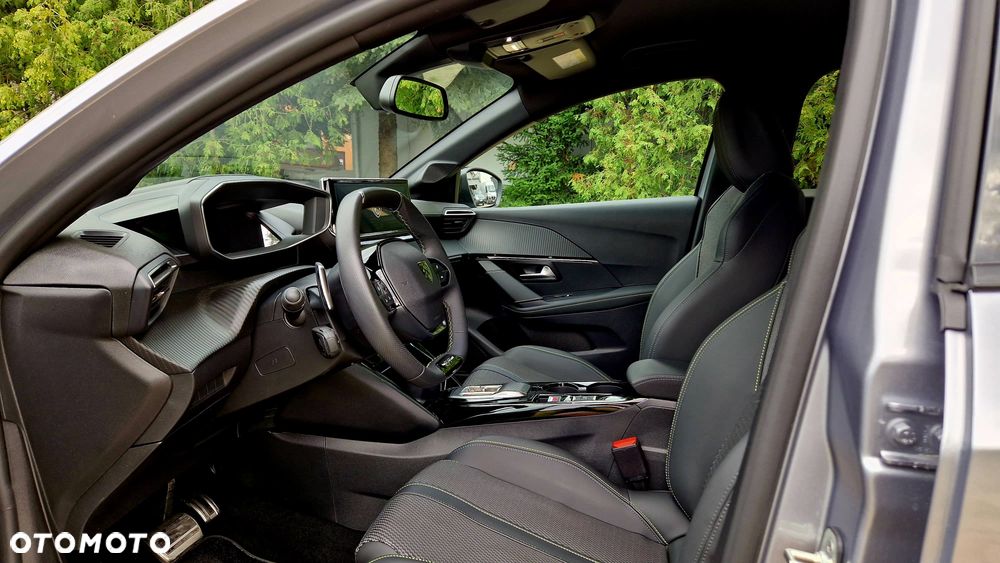 Peugeot 208 - 12