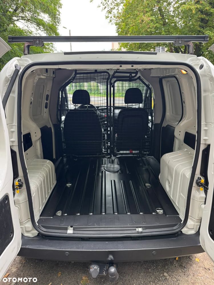 Fiat Fiorino Kombi Adventure - 8