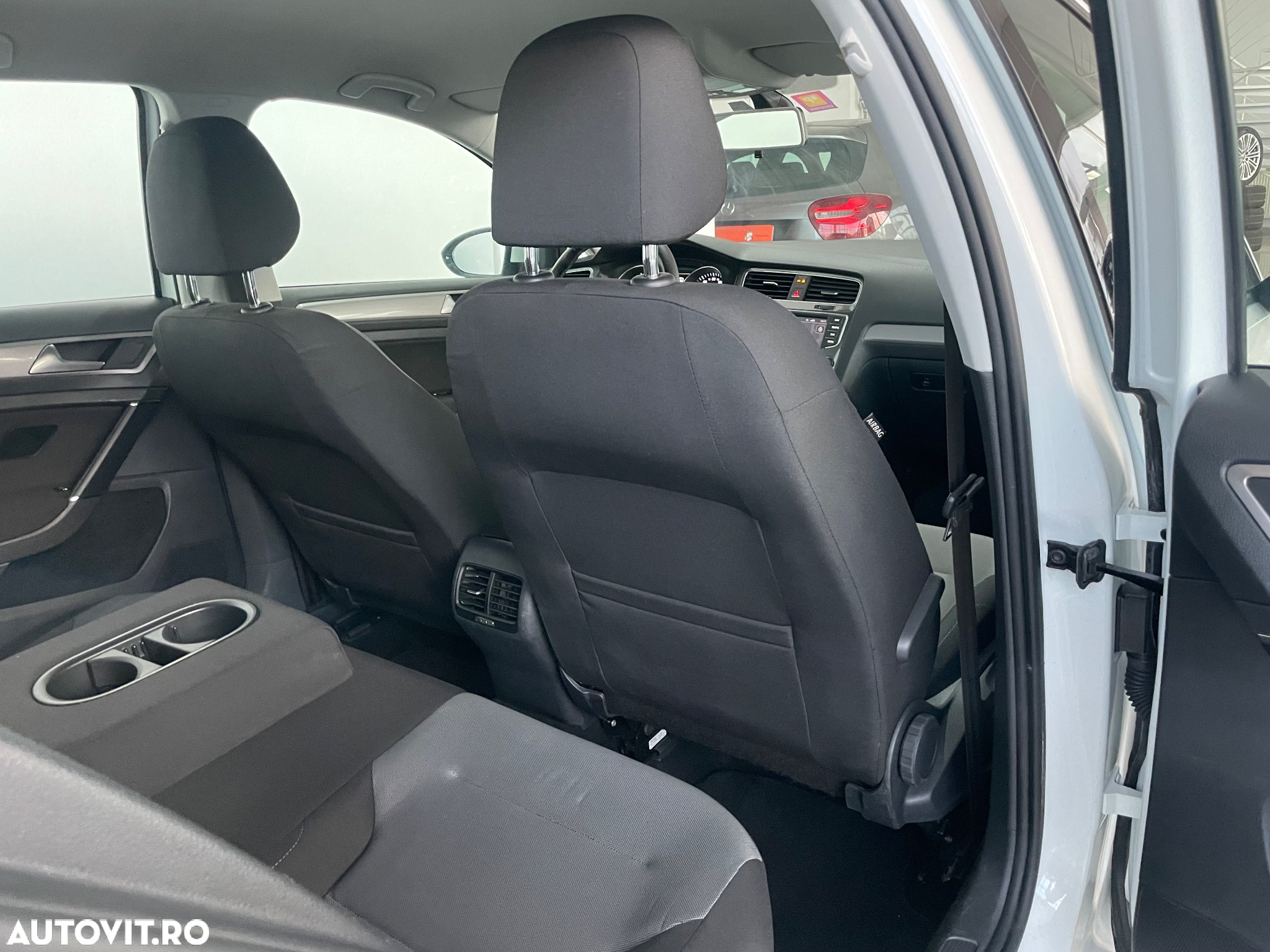 Volkswagen e-Golf - 31
