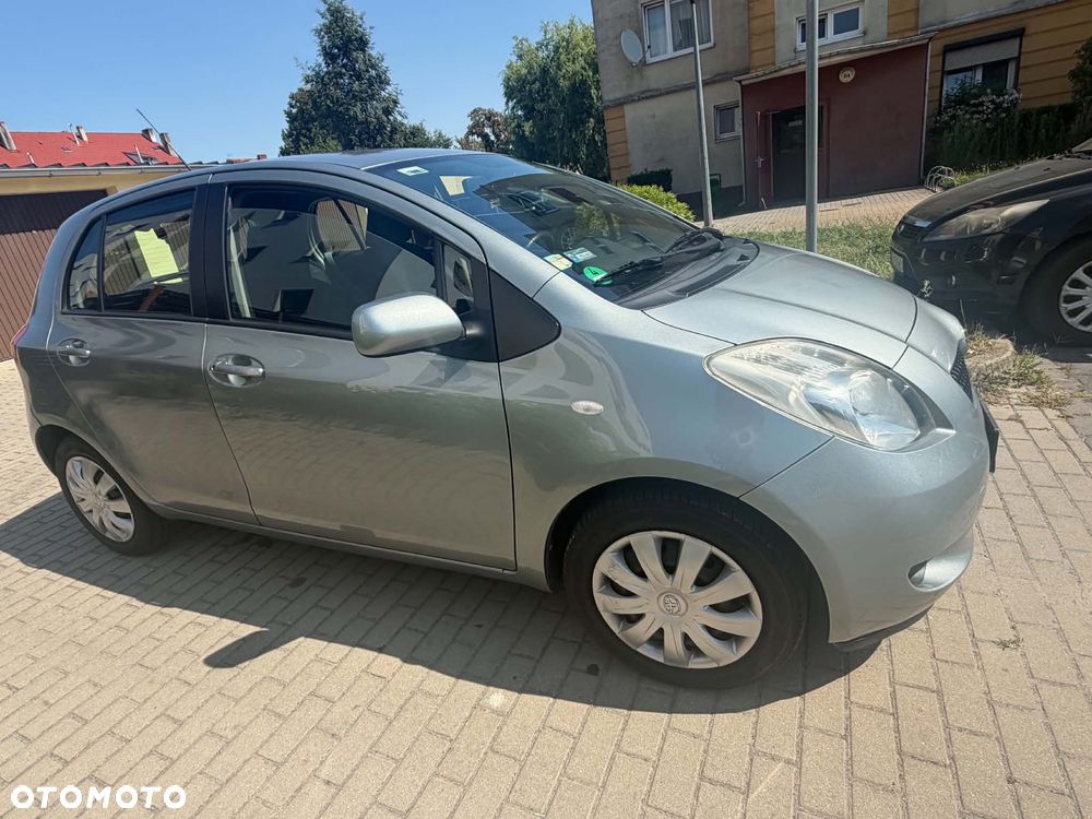 Toyota Yaris 1.3 Luna Premium - 26