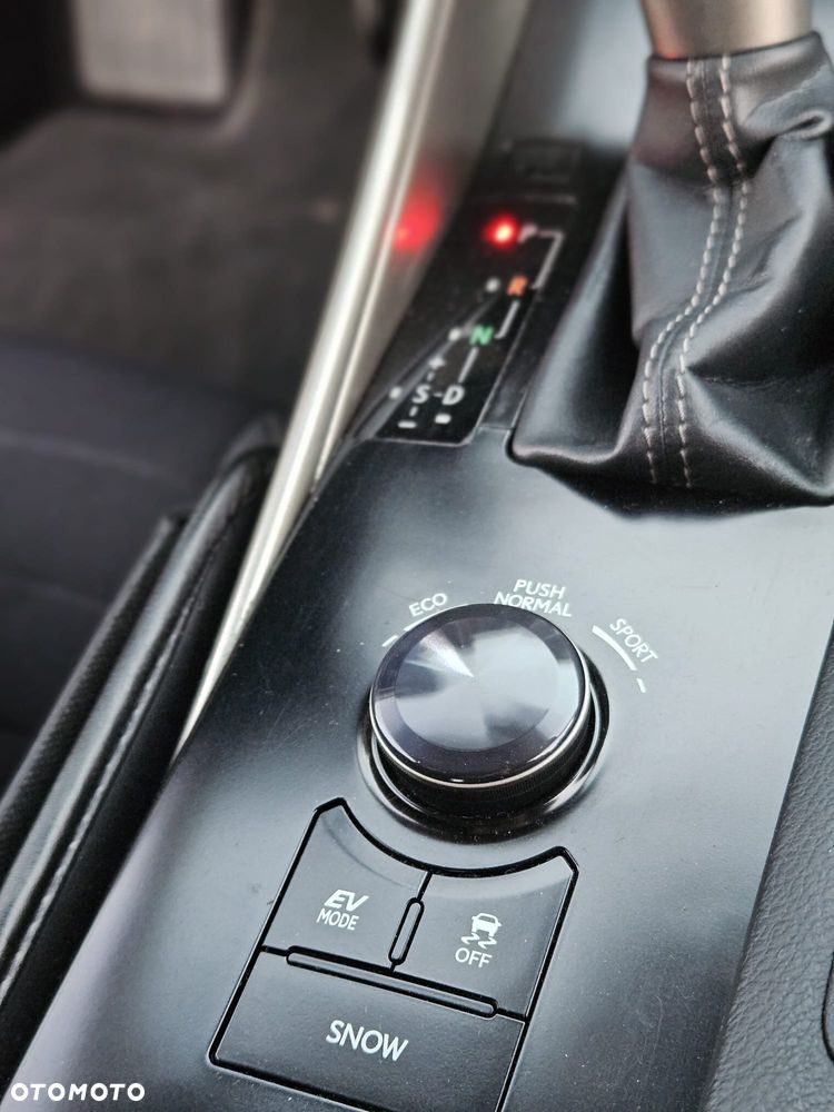 Lexus IS 300h Comfort - 24
